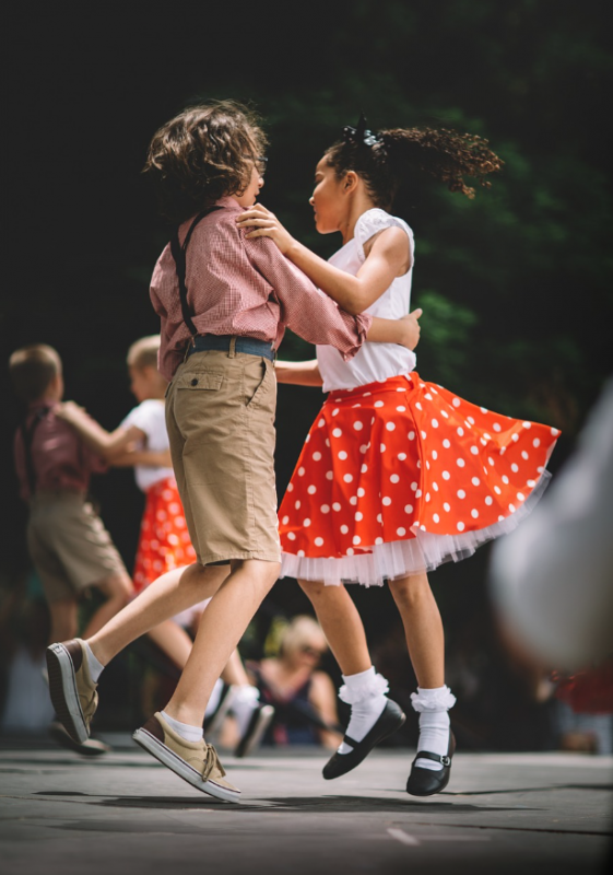 media/image/Kids-Dancing.png